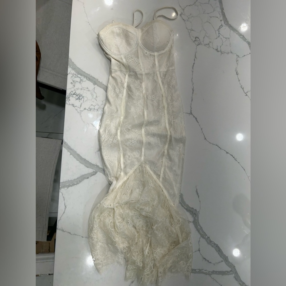 STUNNING LACE DRESS SIZE 4 - Picture 2 of 15